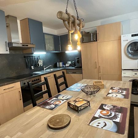 Messe-Apartment, 4 Schlafzimmer, 80 Qm, Garten - 6 Km Zur Messe, Verkehrsguenstig, Ruhig, Parkplaetze Nürnberg Eksteriør bilde